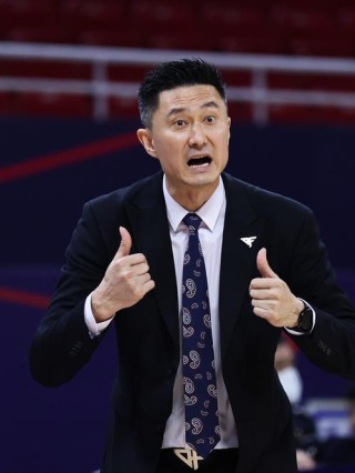 cba教练脾气火爆了（cba教练颜值）