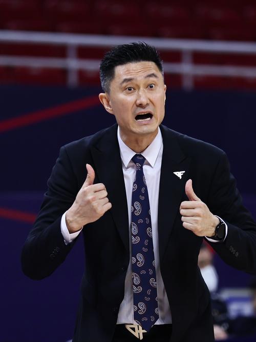 cba教练脾气火爆了（cba教练颜值）  第2张