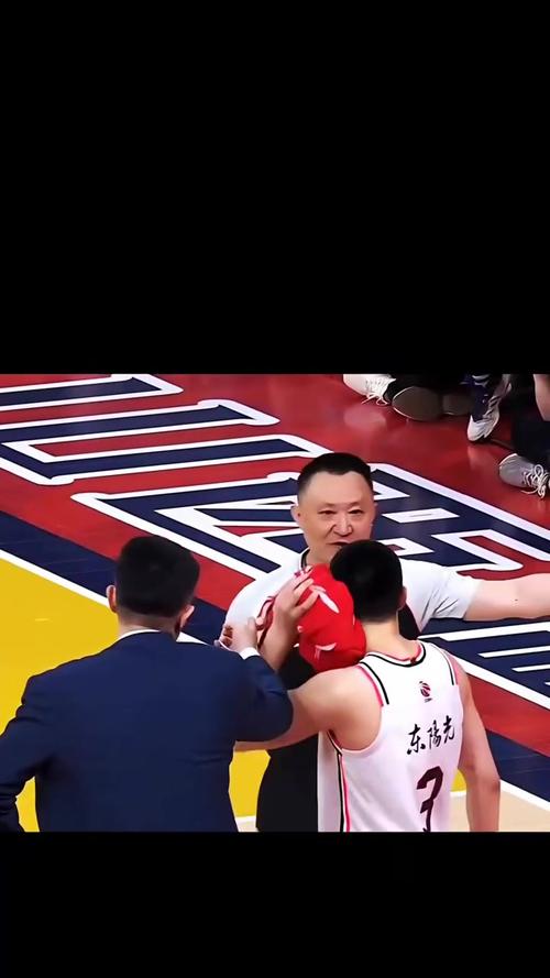 cba教练骂裁判视频（篮球教练骂裁判）  第3张