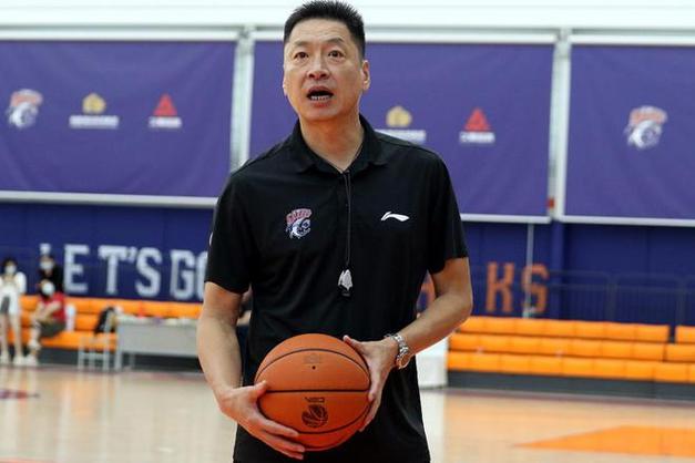 cba教练骂裁判视频（篮球教练骂裁判）  第4张