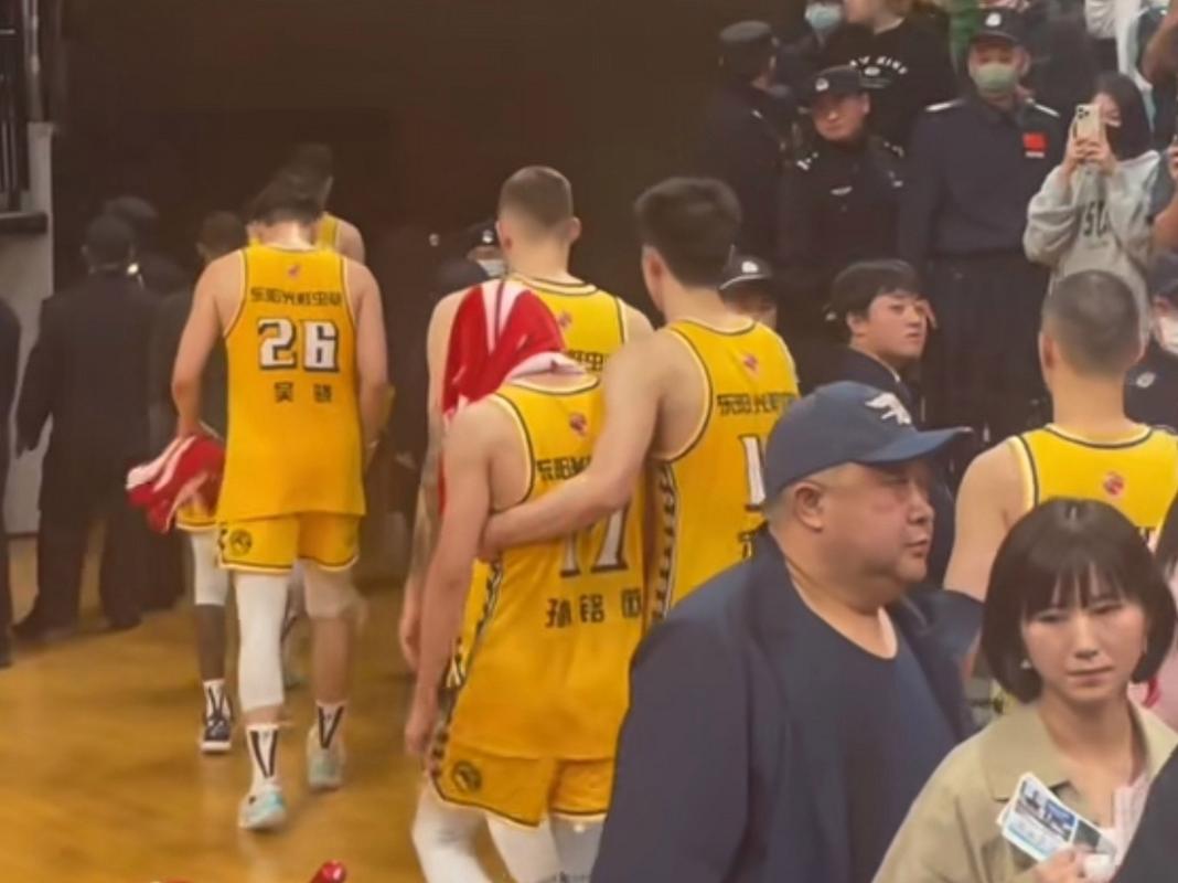 cba主教练观众冲突(cba主教练挑战规则) 第2张 cba主教练观众冲突(cba主教练挑战规则) 第2张